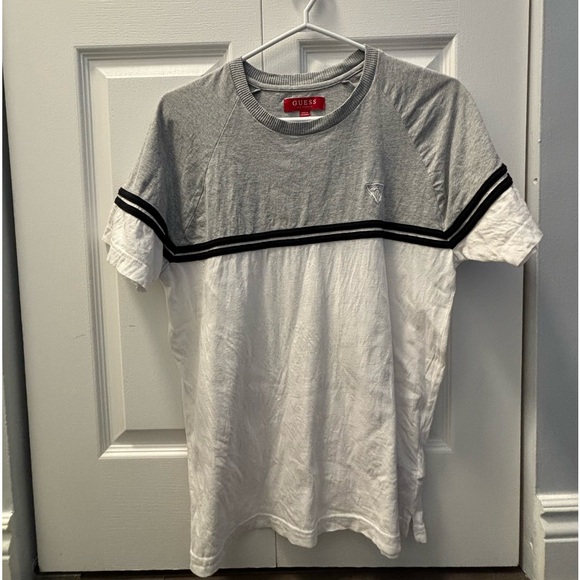 GUESS T-shirt, size medium - Picture 1 of 2
